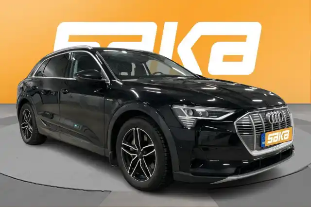 Musta Maastoauto, Audi e-tron – VAR-34202