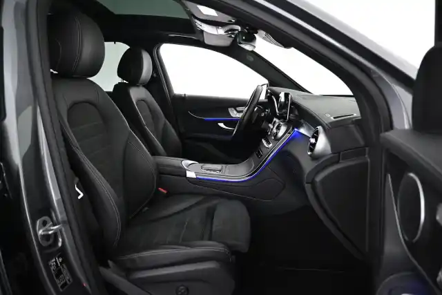 Harmaa Maastoauto, Mercedes-Benz GLC – VAR-34289