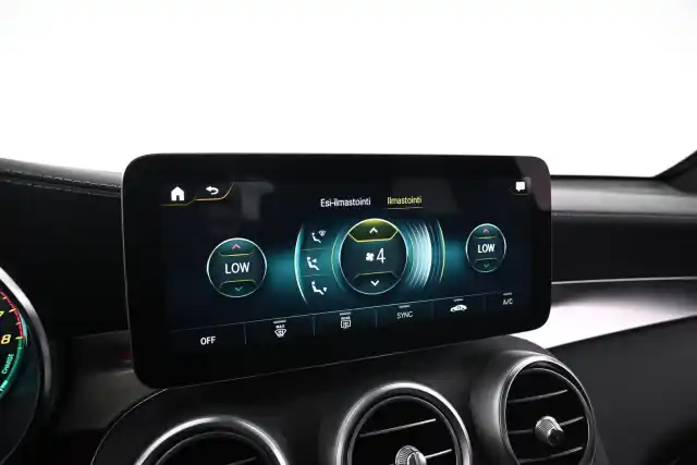Harmaa Maastoauto, Mercedes-Benz GLC – VAR-34289