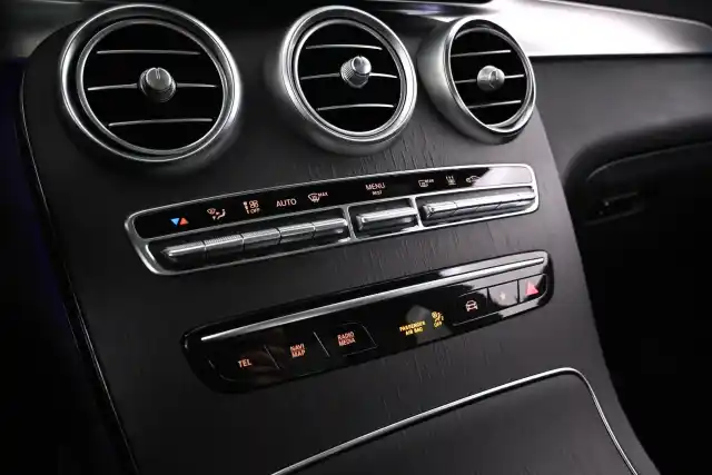Harmaa Maastoauto, Mercedes-Benz GLC – VAR-34289