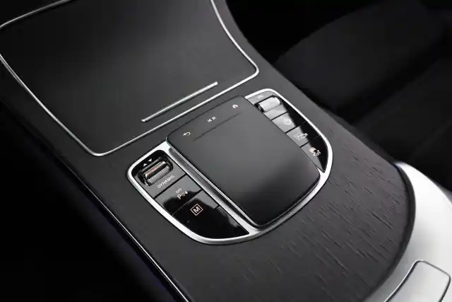 Harmaa Maastoauto, Mercedes-Benz GLC – VAR-34289