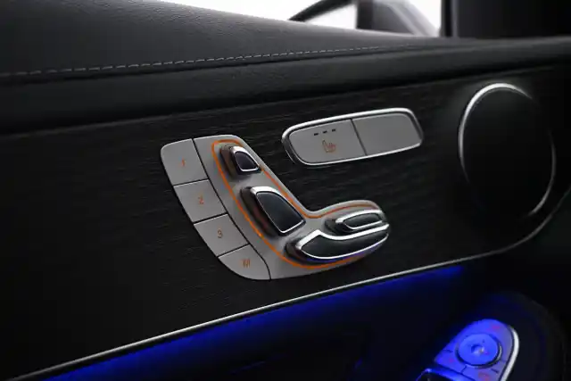 Harmaa Maastoauto, Mercedes-Benz GLC – VAR-34289