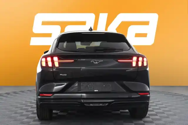 Musta Maastoauto, Ford Mustang Mach-E – VAR-34369