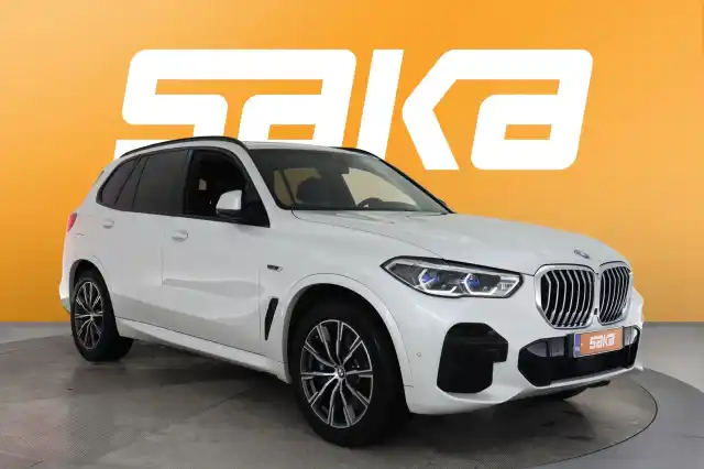 Valkoinen Maastoauto, BMW X5 – VAR-34495