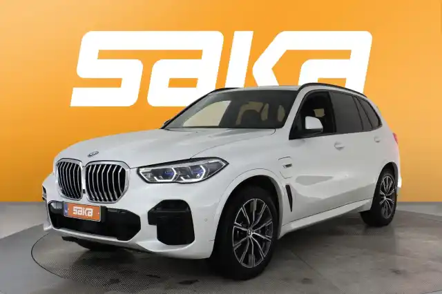 Valkoinen Maastoauto, BMW X5 – VAR-34495