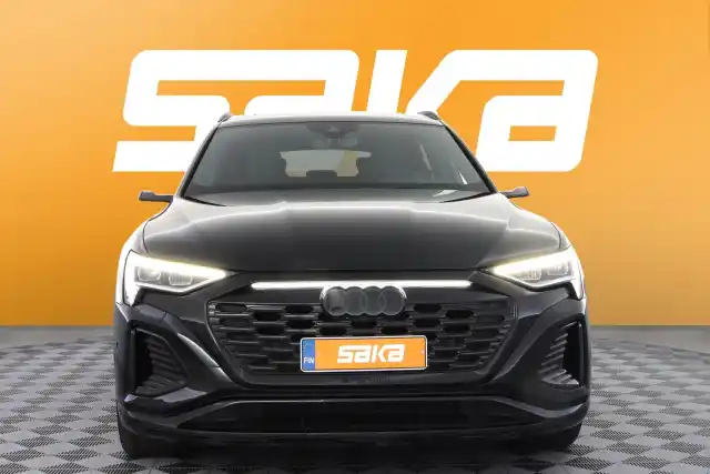 Musta Maastoauto, Audi Q8 e-tron – VAR-34668
