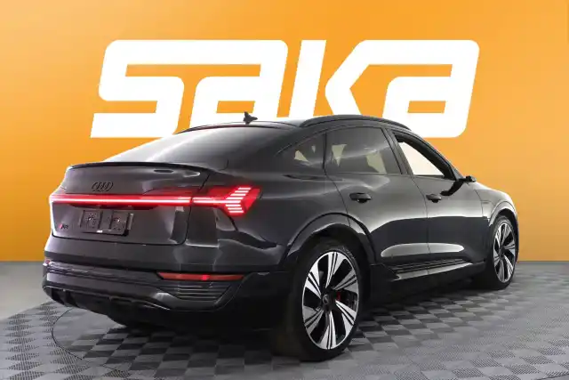 Musta Maastoauto, Audi Q8 e-tron – VAR-34668