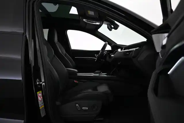 Musta Maastoauto, Audi Q8 e-tron – VAR-34668