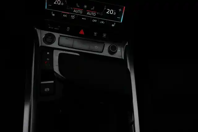 Musta Maastoauto, Audi Q8 e-tron – VAR-34668