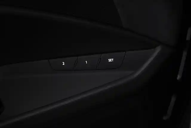 Musta Maastoauto, Audi Q8 e-tron – VAR-34668