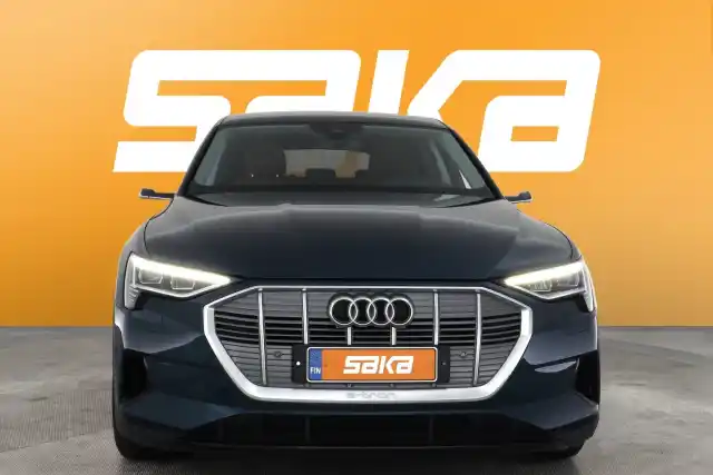 Sininen Maastoauto, Audi e-tron – VAR-34936