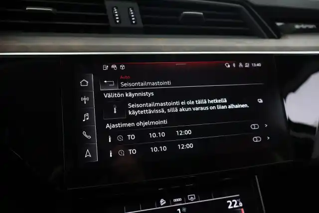 Sininen Maastoauto, Audi e-tron – VAR-34936