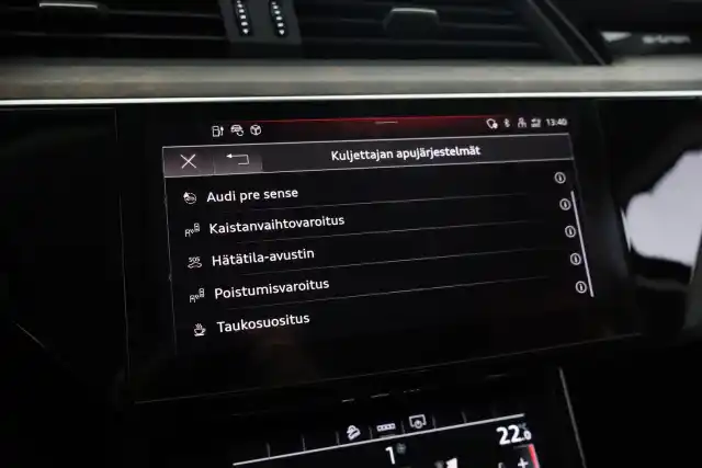 Sininen Maastoauto, Audi e-tron – VAR-34936