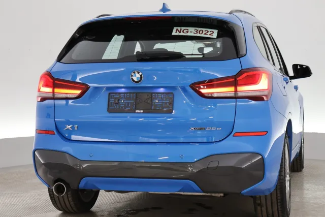 Sininen Maastoauto, BMW X1 – VAR-34977