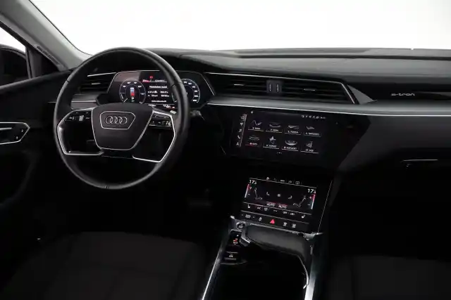 Musta Maastoauto, Audi e-tron – VAR-35032