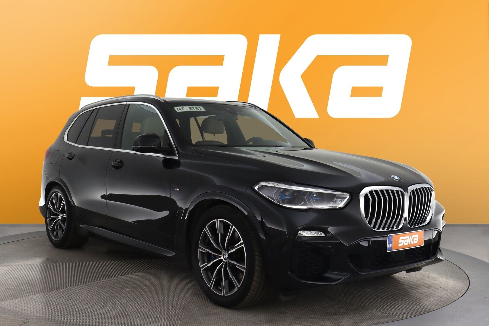 Musta Maastoauto, BMW X5 – VAR-35054