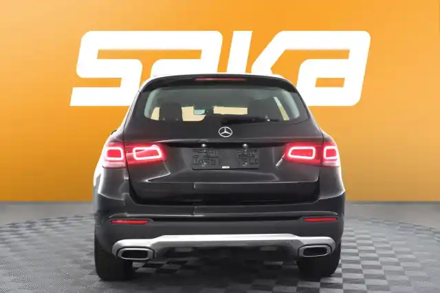 Harmaa Maastoauto, Mercedes-Benz GLC – VAR-35325