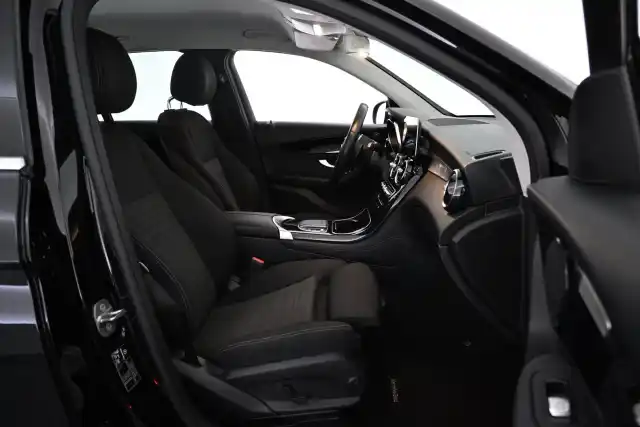Harmaa Maastoauto, Mercedes-Benz GLC – VAR-35325
