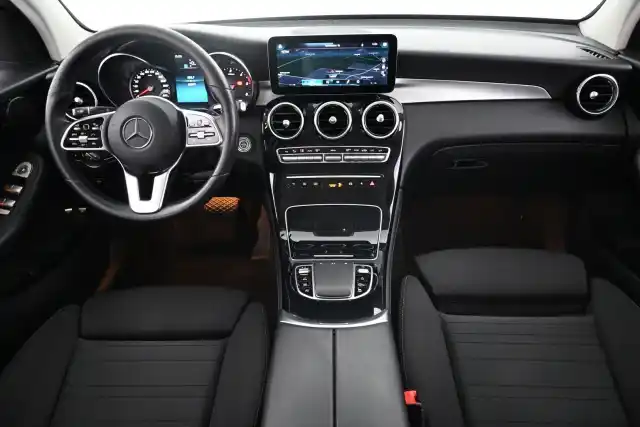 Harmaa Maastoauto, Mercedes-Benz GLC – VAR-35325