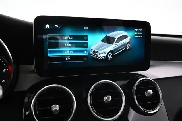Harmaa Maastoauto, Mercedes-Benz GLC – VAR-35325