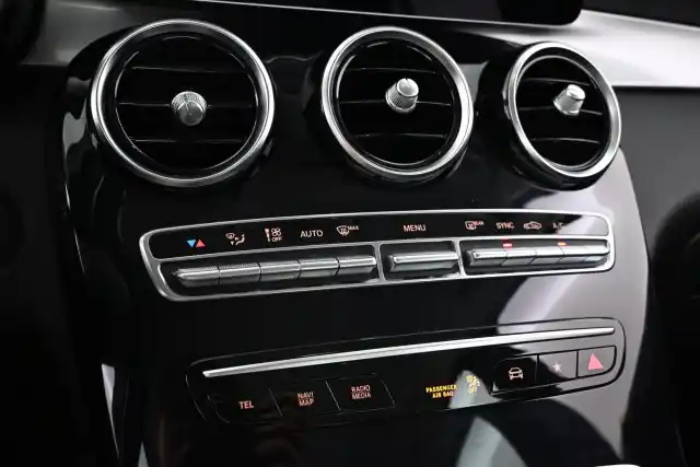 Harmaa Maastoauto, Mercedes-Benz GLC – VAR-35325