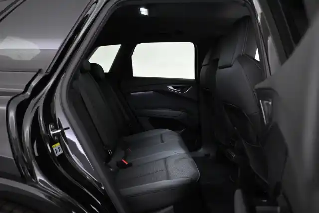 Musta Maastoauto, Audi Q4 e-tron – VAR-35397