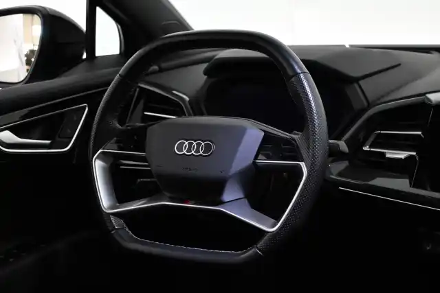 Musta Maastoauto, Audi Q4 e-tron – VAR-35397