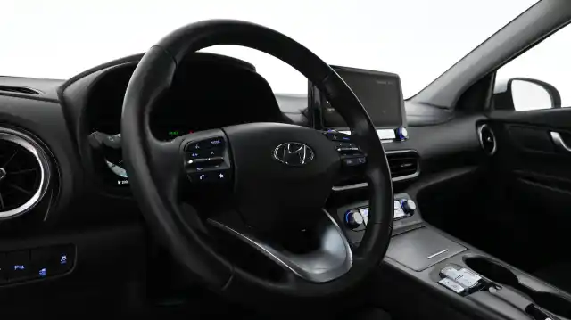 Valkoinen Maastoauto, Hyundai KONA – VAR-35436