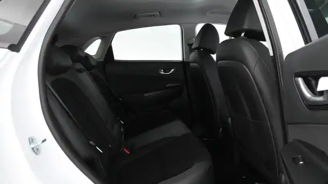 Valkoinen Maastoauto, Hyundai KONA – VAR-35436