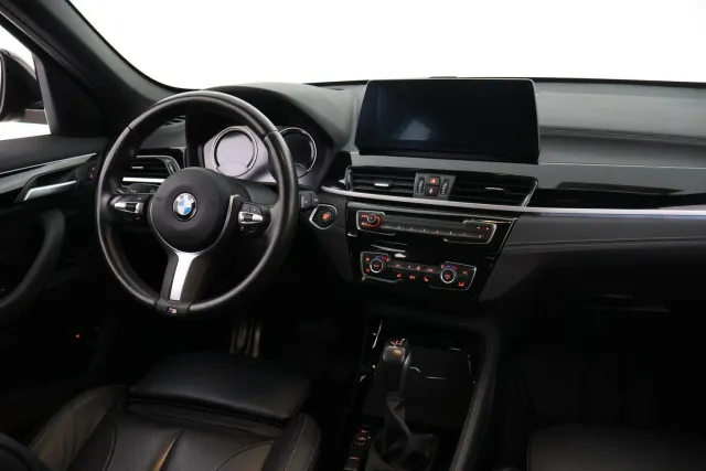 Musta Maastoauto, BMW X1 – VAR-35468