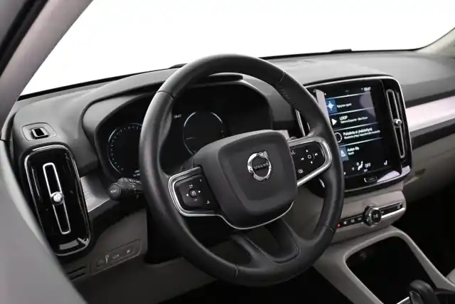 Musta Maastoauto, Volvo XC40 – VAR-35495