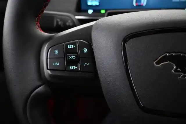 Oranssi Maastoauto, Ford Mustang Mach-E – VAR-35691