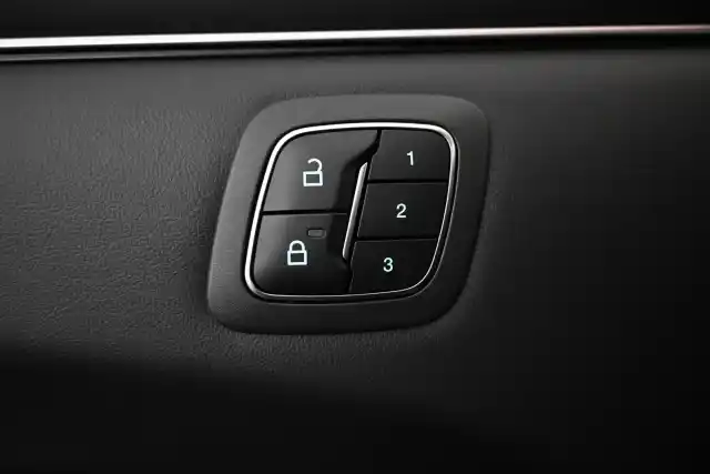 Oranssi Maastoauto, Ford Mustang Mach-E – VAR-35691