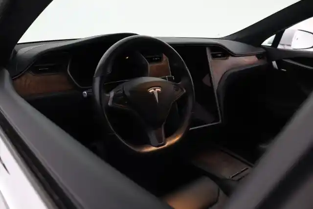 Valkoinen Sedan, Tesla Model S – VAR-35754