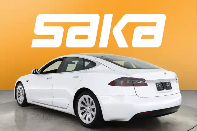 Valkoinen Sedan, Tesla Model S – VAR-35754