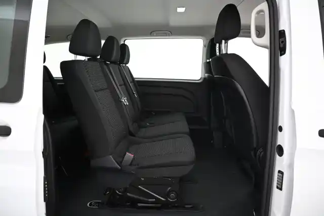 Valkoinen Tila-auto, Mercedes-Benz Vito – VAR-35823