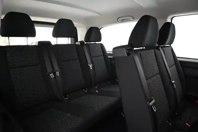 Valkoinen Tila-auto, Mercedes-Benz Vito – VAR-35823