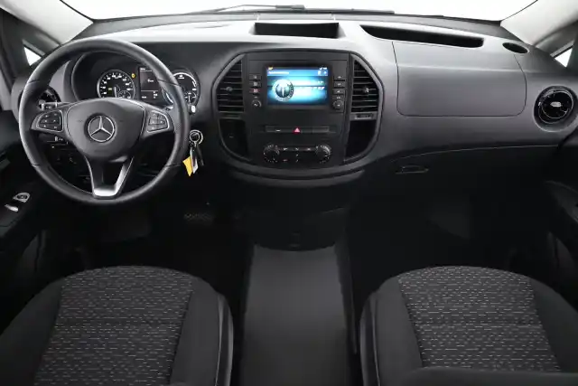 Valkoinen Tila-auto, Mercedes-Benz Vito – VAR-35823