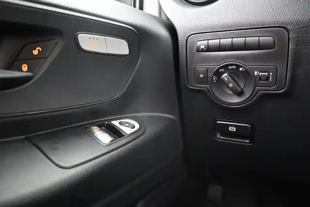 Valkoinen Tila-auto, Mercedes-Benz Vito – VAR-35823