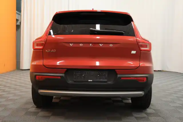 Punainen Maastoauto, Volvo XC40 – VAR-35882