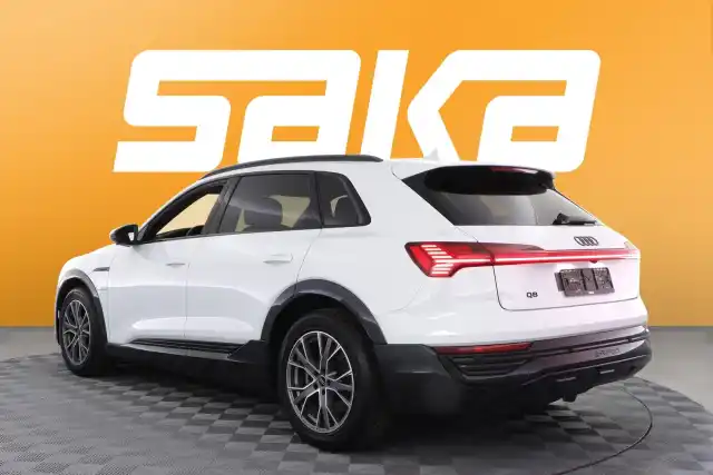 Valkoinen Maastoauto, Audi Q8 e-tron – VAR-35886