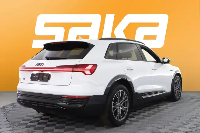 Valkoinen Maastoauto, Audi Q8 e-tron – VAR-35886
