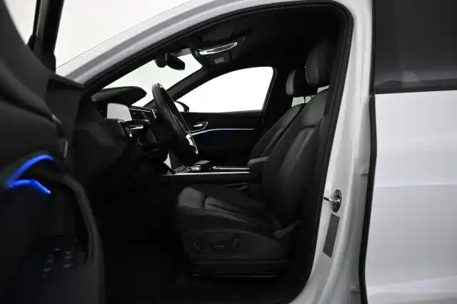 Valkoinen Maastoauto, Audi Q8 e-tron – VAR-35886