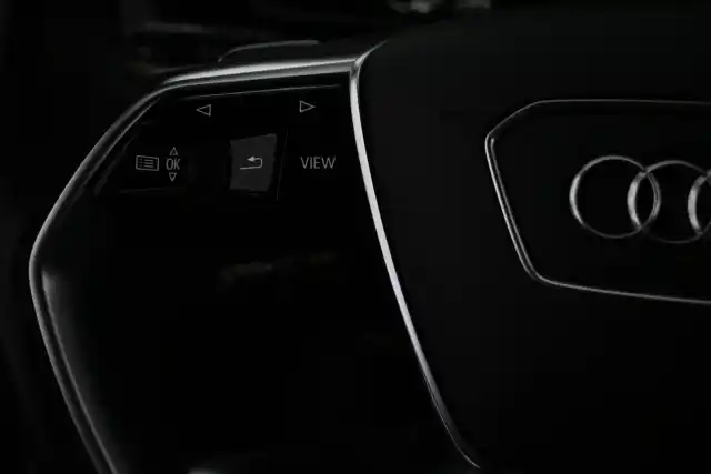 Valkoinen Maastoauto, Audi Q8 e-tron – VAR-35886