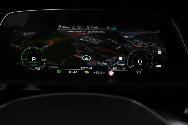 Valkoinen Maastoauto, Audi Q8 e-tron – VAR-35886