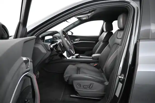 Harmaa Maastoauto, Audi Q8 e-tron – VAR-35909