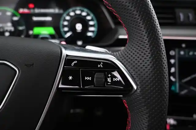 Harmaa Maastoauto, Audi Q8 e-tron – VAR-35909