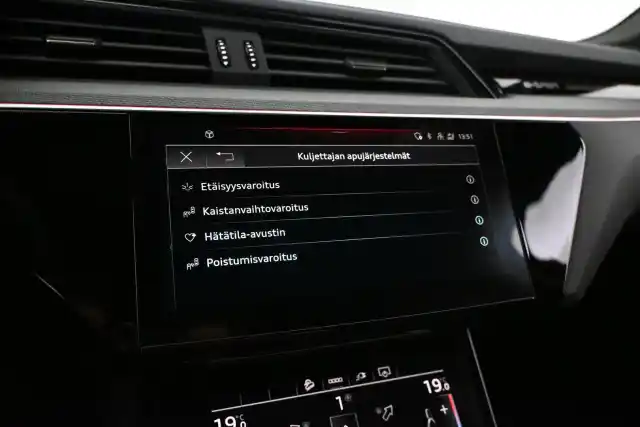 Harmaa Maastoauto, Audi Q8 e-tron – VAR-35909