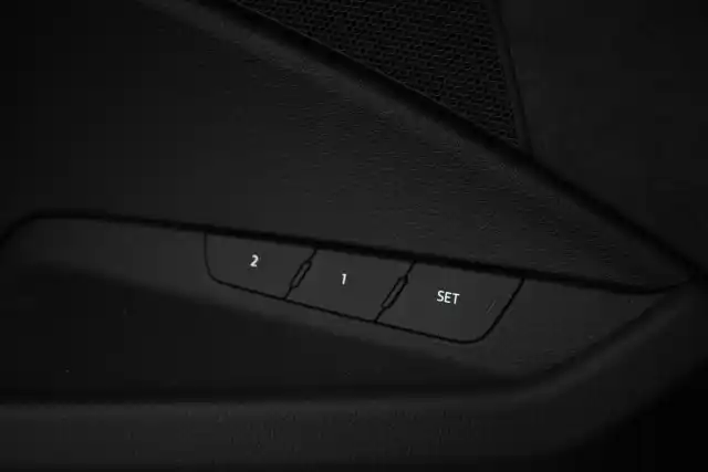 Harmaa Maastoauto, Audi Q8 e-tron – VAR-35909