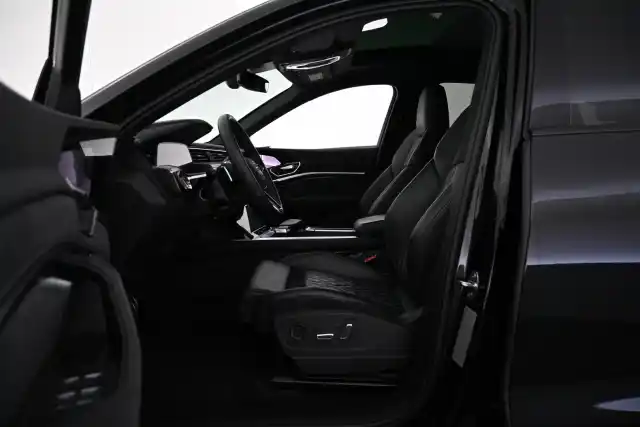 Musta Maastoauto, Audi Q8 e-tron – VAR-36078